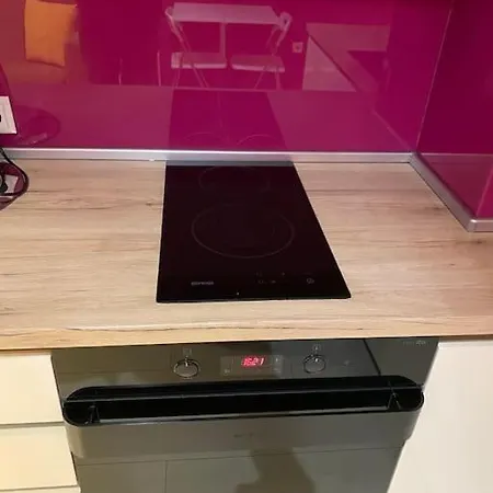 Magenta With Free Wifi Sofía