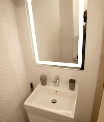 Magenta With Free Wifi アパート